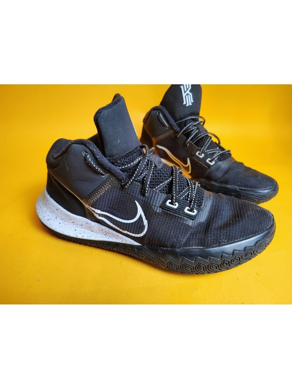 Nike Kyrie Flytrap 4 Black White Metallic Silver CT1972-001 Men's Size 9 Hoops